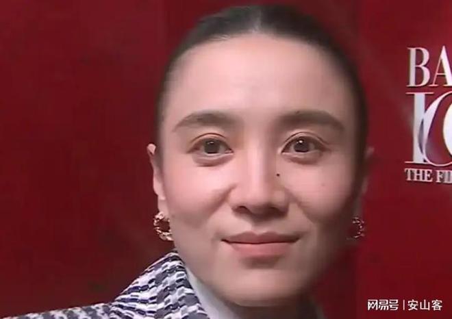 坏杨幂不敢露脸只有赵今麦扛住了！电子pg游戏芭莎之夜被镜头签吓(图6)